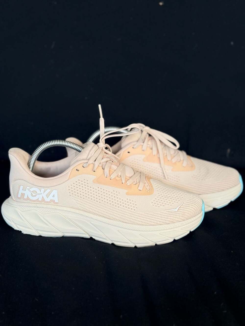 HOKA Arahi 7 Women's Running Shoes in Vanilla Cream